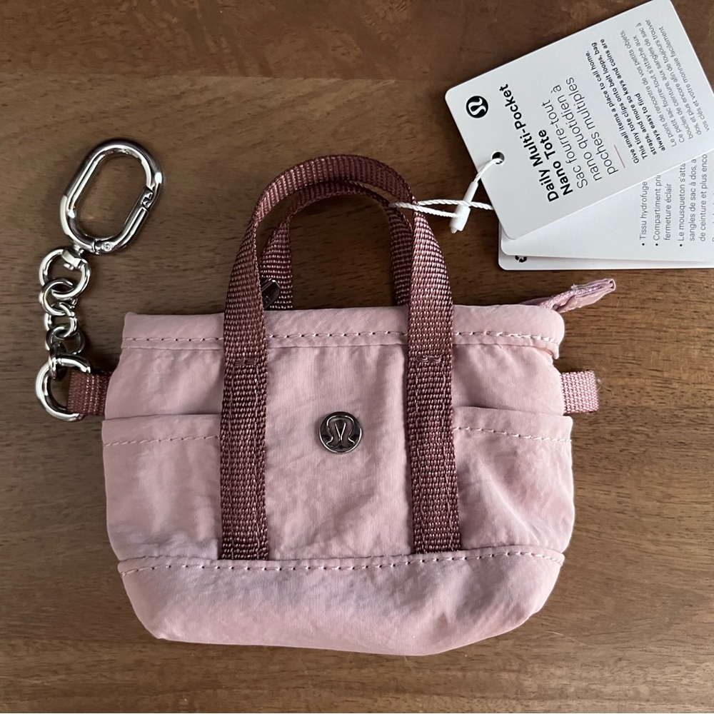 NWT lululemon Daily Multi-Pocket Nano - Picture 9 of 15